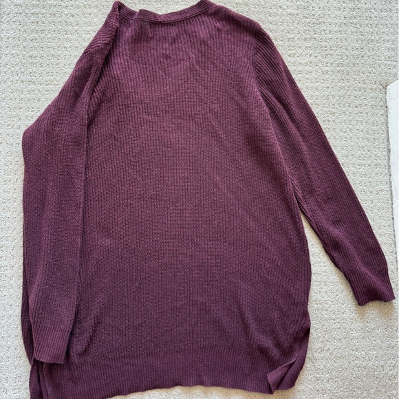 1x Old Navy long v neck maroon sweater - Picture 3 of 4